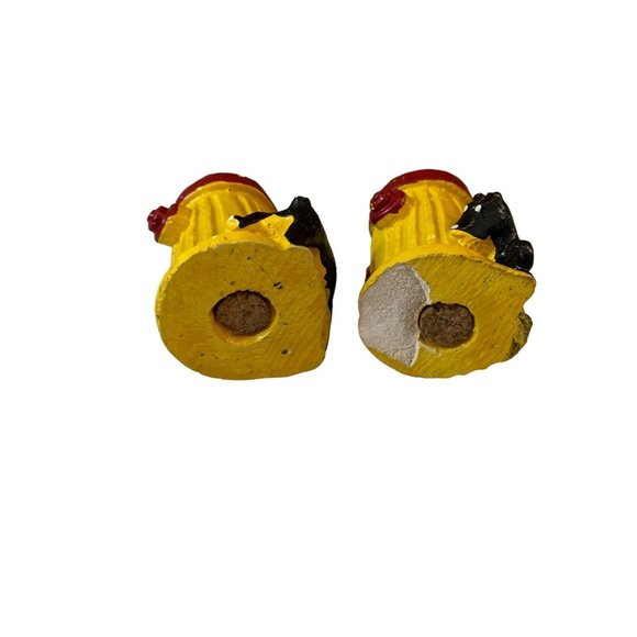 Vintage Chalkware Dog at Fire Hydrant Salt & Pepper Shakers Souvenir - Picture 6 of 7